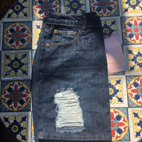 Distressed jean skirt - Picture 1 of 4